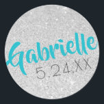 Adesivo Nome Personalizado Bat Mitzvah Silver Glitter U PI<br><div class="desc">Personalize este aniversário de brilho prateado e turquesa ou adesivo de Bat Mitzvah, etiqueta de favor ou selo de envelope com seu nome e data da festa. * * * * * * * * * * * * * * * * * Clique em PERSONALIZAR para alterar a cor,...</div>