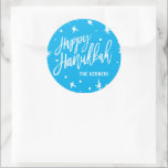 Adesivo Nome Personalizado do Script de Pincel Feliz Hanuk<br><div class="desc">Excelente para presentes e presente embrulhando este Chanucá,  use esses adesivos festivos,  personalizados com seu nome. Precisa de ajuda para a personalização? Envie-nos um e-mail em hello@christiekelly.com para obter assistência complementar.</div>