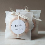 Adesivo Nosso favorito С aligráfico favorito presente clás<br><div class="desc">Nosso Padrinho Favorito com caligrafia moderna para o Bag de Boas-vindas. Design apresenta um layout de texto de script de estilo moderno. Para fazer alterações avançadas,  selecione a opção "Clique para personalizar mais" em Personalizar este modelo.</div>