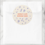 Adesivo Notas de música aniversário de 40 anos de ilustraç<br><div class="desc">Cartazes de aniversário de 40 anos divertidos e caprichosos,  desenhados à mão,  com ilustrações lúdicas de notas musicais e estrelas. Adição perfeita a uma noite de piano comemorativa!</div>