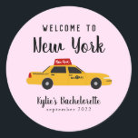 Adesivo Nova Iorque Taxi Festa de solteira<br><div class="desc">Parabéns! Você está noiva. Ou talvez seja a sua melhor. De qualquer forma,  preparem-se para Nova Iorque com este táxi chamado "Bachelorette Sticker"! De Brooklyn a Manhattan,  este design cor-de-rosa e amarelo vai certamente gostar da fuga do fim de semana da tua miúda.</div>