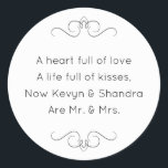 Adesivo Novo Sr. e Sra. Wedding Kisses Poem<br><div class="desc">Este encantador colega e colega redondo apresenta um poema de querido personalizado com os nomes da noiva e do noivo. Este seria um adesivo perfeito para destacar uma caixa de favor segurando Hershey Kisses.</div>