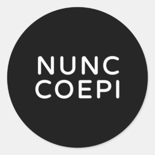 Adesivo Nunc Coepi Wordmark
