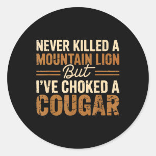 Adesivo Nunca Matei Um Leão De Montanha, Mas Eu Choquei Um