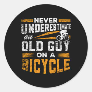 Adesivo Nunca Subestimar Uma Cara Antiga Em Uma Bicicleta