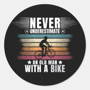 Adesivo Nunca Subestime um Homem Velho numa Bicicleta