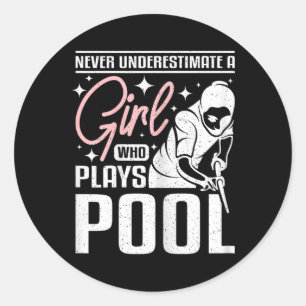Adesivo Nunca Subestime Uma Garota Que Faz Piscina