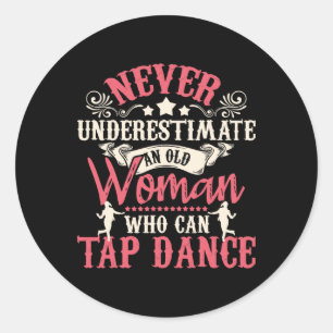 Adesivo Nunca Subestime Uma Mulher Velha - Toque De Dança