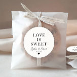 Adesivo O AMOR Clássico é o favorito dos Nomes do Coração<br><div class="desc">Um Clássico Negro Obrigado Vestido de Casamento com "Amor é Doce" em uma fonte elegante moderna clássica. Você pode personalizá-lo facilmente com seus nomes e data de casamento.</div>