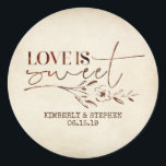 Adesivo O amor é o doce favor do casamento<br><div class="desc">O amor é doce - vinheta de desenho de flor rústica vintage para favores</div>