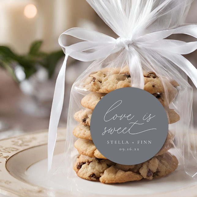 Adesivo O Amor Moderno É Um Casamento Bonito (Modern Script Love Is Sweet Wedding Classic Round Sticker)