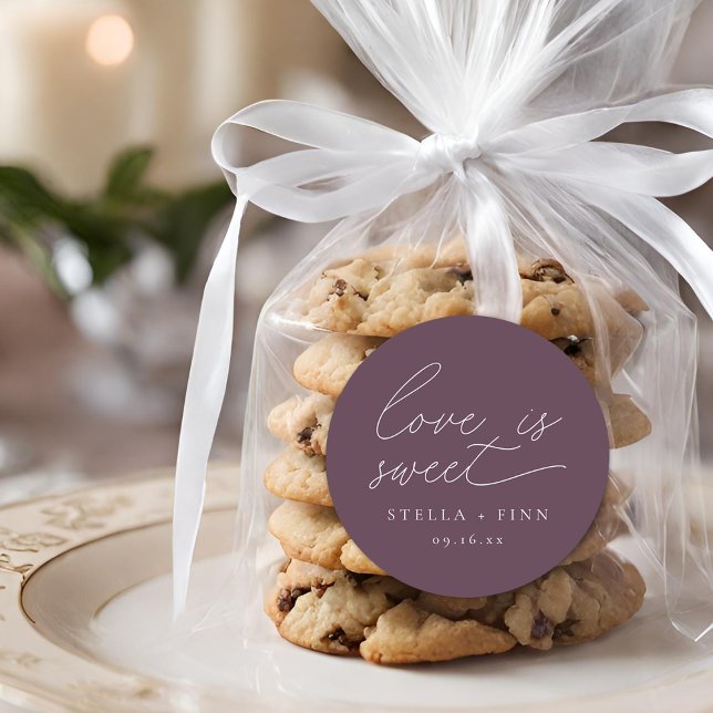 Adesivo O Amor Moderno É Um Casamento Bonito (Modern Script Love Is Sweet Wedding Classic Round Sticker)