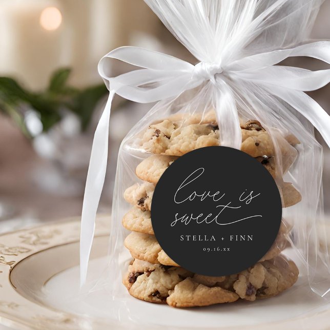 Adesivo O Amor Moderno É Um Casamento Bonito (Modern Script Love Is Sweet Wedding Classic Round Sticker)