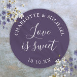 Adesivo O Amor Roxo É Um Favor De Casamento Bonito<br><div class="desc">O favor do casamento roxo é doce,  clássico e redondo. Projetado por Thisnotme©</div>