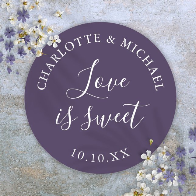 Adesivo O Amor Roxo É Um Favor De Casamento Bonito (Purple Love Is Sweet Wedding Favor Classic Round Sticker)