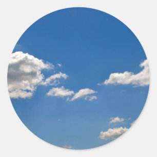 Adesivo O céu é azul e as nuvens brancas estão passando 
