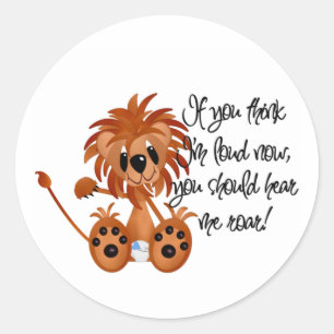 Adesivo O leão do bebê ouve-me rujir o camiseta e os