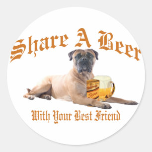 Adesivo O Mastiff de Bull compartilha de uma cerveja