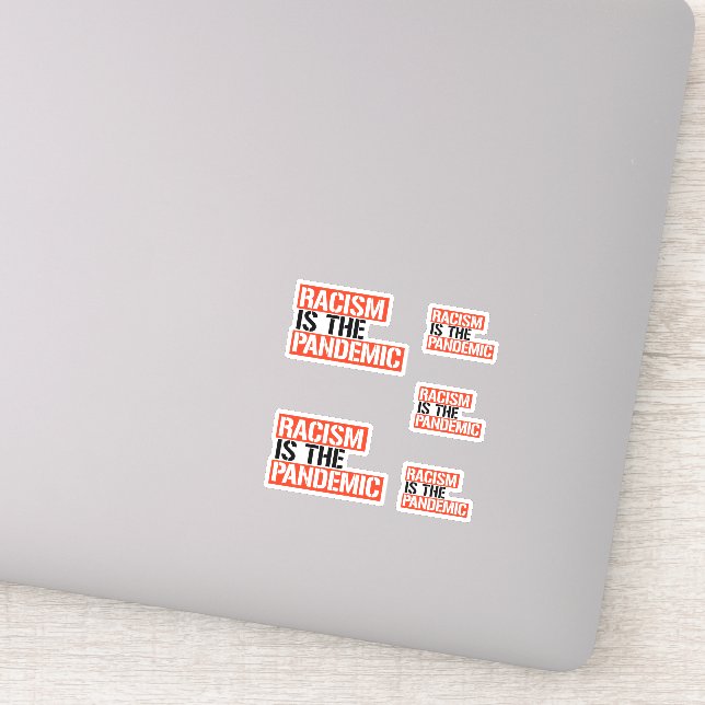 Adesivo O racismo é a pandemia (Detalhe)