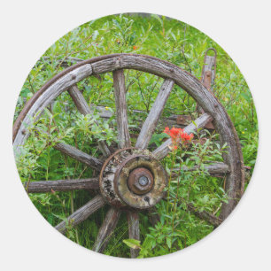 Adesivo O vagão velho roda dentro a cidade histórica 3 d