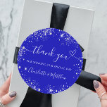 Adesivo Obrigado de coração de prata azul real, seu casame<br><div class="desc">Um fundo azul real clássico,  a cor azul é irregular. Decorado com falso brilho prateado,  faíscas e um coração. Personalize e adicione seus nomes. Com o texto: Obrigado por compartilhar nosso dia especial.</div>