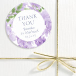 Adesivo Obrigado Watercolor Wisteria Floral Wedding<br><div class="desc">Obrigado Purple Watercolor Wisteria Floral Wedding Stickers apresenta elegantes flores de wisteria de aquarela em lavanda macia e roxo com folhas verdes em fundo branco com "Obrigado" em moderno roteiro de caligrafia roxa com seus nomes e data de casamento abaixo. Projetado para você pelo Evco Studio www.zazzle.com/store/evcostudio</div>