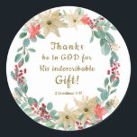 Adesivo Obrigados de Wreath de Natal são para Deus Bíblia<br><div class="desc">Um adesivo de Natal inspirador retrata uma simples camada floral de aquarela com elegantes Poinsettias brancas e cor-de-rosa,  Eucalyptus greenery e morangos vermelhos. Apresenta Bíblia Verso 2 Corintianos 9:15,  "Obrigados sejam a Deus pelo seu indescritível presente!"</div>