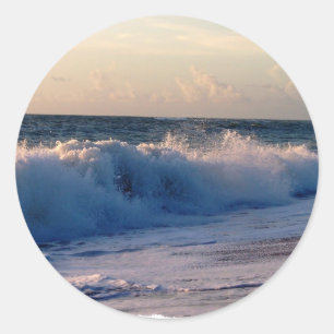 Adesivo Ondas quebradiças e irregulares em uma praia da Fl