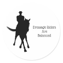 Os Cavaleiros De Dressage São Cavalos Equilibrados