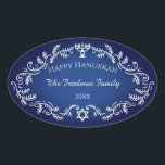 Adesivo Oval Feliz Hanukkah Menorah Quadro Festivo Branco sobre<br><div class="desc">Deixe o texto ou edite-o para adicionar seu toque exclusivo. Estes adesivos Feliz Chanukkah apresentam um quadro festivo branco e letras brancas em um fundo azul.</div>