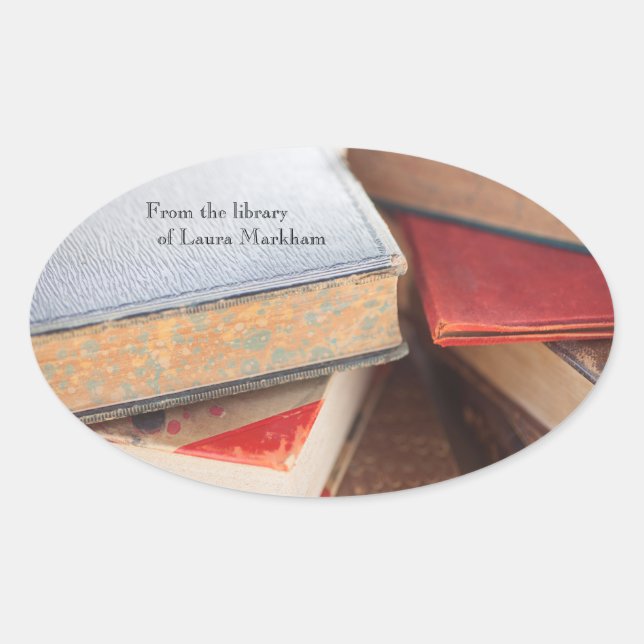 Adesivo Oval Livros antigos empilhados (Frente)