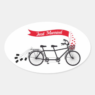 Adesivo Oval Recem casados, bicicleta tandem de casamento