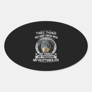 Adesivo Oval Rottweiler Camisa Três Coisas Que Você Não Mete
