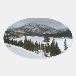 Adesivo Oval Snowy Ellery Lake California Fotografia de inverno