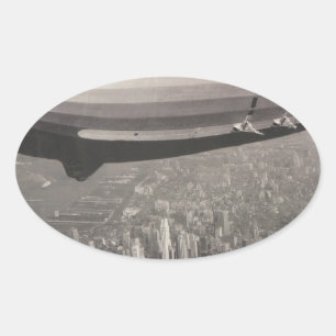 Adesivo Oval Zeppelin sobre a cidade de Nova York