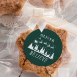 Adesivo Papais noeis acreditam na tradicional foto verde d<br><div class="desc">Os papais noeis acreditam no Natal tradicional, Natal moderno, verde e design de presente de autocolante.</div>