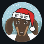 Adesivo Papais noeis de chocolate Dachshund Cachorro de es<br><div class="desc">Espalhe a alegria de férias com este adorável adesivo de Natal! O adesivo apresenta um dachshund de chocolate ilustrado vestindo um chapéu vermelho-brilhante de Papai Noel com cestaria branca. HO HO HO pode ser personalizado com nome ou outro texto. Estes autocolantes podem ser utilizados para selar envelopes ou embalagens para...</div>