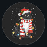Adesivo Papais noeis De Gato Preto E Bonito Do Kawaii Tang<br><div class="desc">Papais noeis De Gato Preto E Grito Do Kawaii Tangidos Em Luzes De Xmas Pajama</div>