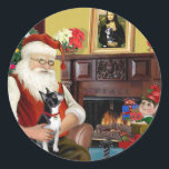 Adesivo Papais noeis e seu Boston Terrier<br><div class="desc">Papais noeis em casa com seu Boston Terrier,  relaxando em frente a um fogo aconchegante antes da grande noite. (Notem Mona Lisa sobre a manta.)</div>