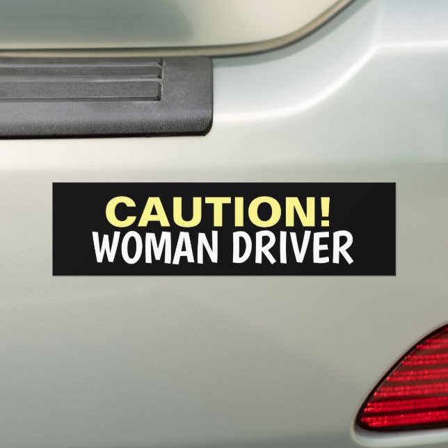 ADESIVO PARA CARRO CUIDADO! MULHERES MOTORIZADORAS INFELIZES (No carro)