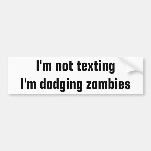 Adesivo Para Carro Dirigindo ou Esquivando de Zombies (Frente)