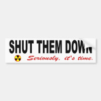 Fechado lhes abaixo do slogan antinuclear