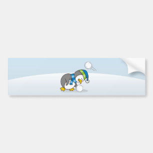 Adesivo Para Carro Pequeno pinguim pegando uma bola de neve