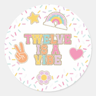 Adesivo Patch Preppy Twelve é uma Vibe Aniversário de 12 a