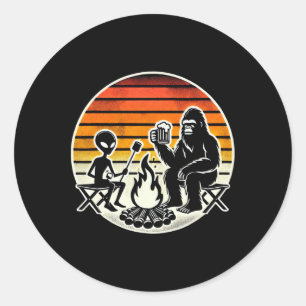 Adesivo Pé Grande e Alien Acampando Bebendo Cerveja