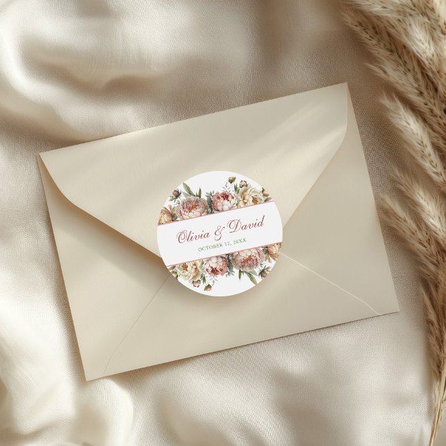 Adesivo Peônias Elegantes Rosa Poeira Blush (Elegant Blush Dusty Rose Peonies Classic Round Sticker on a wedding envelope)