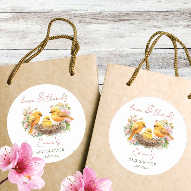 Adesivo Pequeno passarinho nascendo logo a favor do chá de (Little birdie hatching soon spring baby shower thank you favor sticker cute yellow canary birds nest)