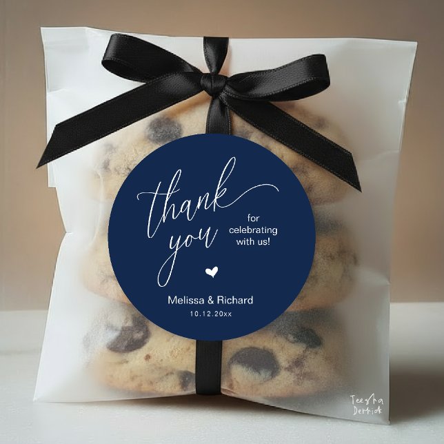 Adesivo Pequenos Presentes de Coração Modernos e Mínimos p (Little Cute Heart Modern Minimal Wedding Gifts Classic Sweet Round Sticker in Navy Blue)