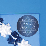 Adesivo Personalização da Estrela Azul do Partido do Bat M<br><div class="desc">Belas e profundas sombras de azul escuro criam uma textura como água neste adesivo formal do Bat Mitzvah. Escrita elegante e minimalista num impressão com o nome da sua filha na sutil Estrela de David para celebrar a chegada da sua filha judia.</div>