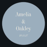 Adesivo Personalização de Casamento Elegante Azul e Dusty<br><div class="desc">Vinheta redonda clássica personalizada de casamentos herdados azuis e herdados minimalistas</div>
